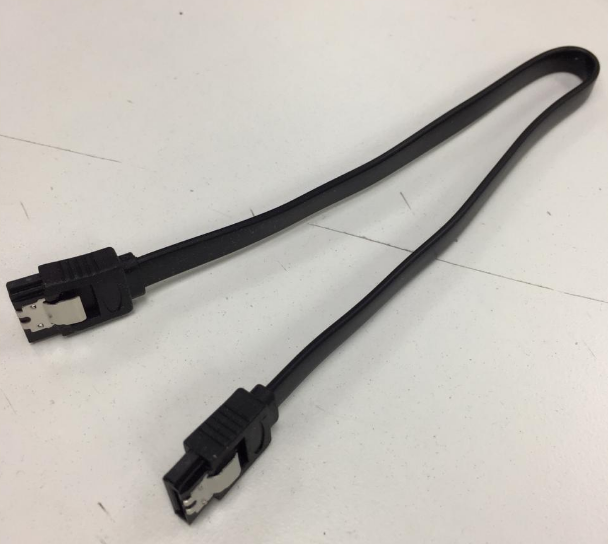 BLACK FLAT SATA 18 INCH CABLE - 6GB/S LATCH STRAIGHT (E332199-18 IN)